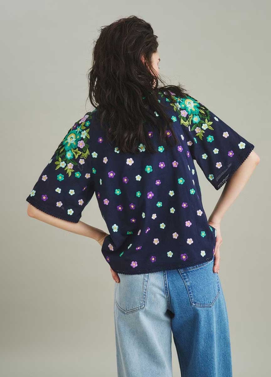 繽紛小花刺繡上衣